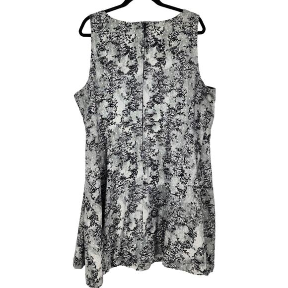 Torrid Woman's Black White Lace Sleeveless Printed Swing Dress Size 20 - Picture 3 of 3